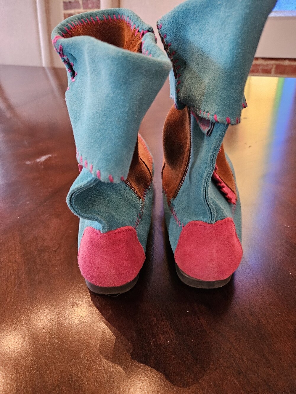 Stranger Things Minnetonka Holly Boots. Completely Sold Out! Never Worn! - Picture 5 of 6